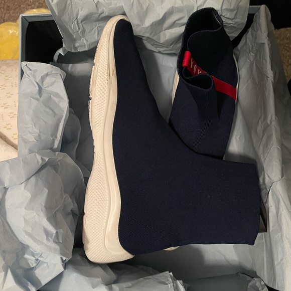 Prada - Picture 4 of 4